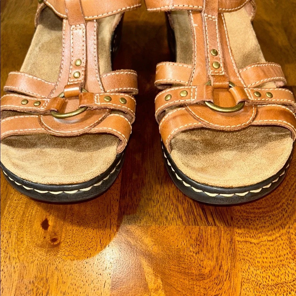 Clarks Women's Tan Leather Sandals